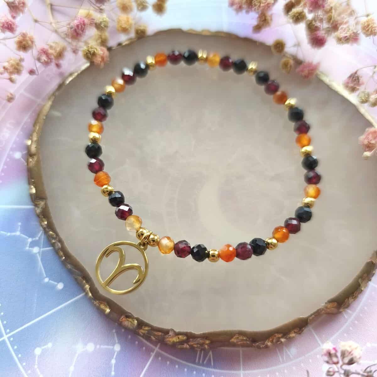 ✦ Baran ✦ bransoletka na gumce złote przekładki 3 baran bransoletka znak zodiaku na gumce złote przekładki detal