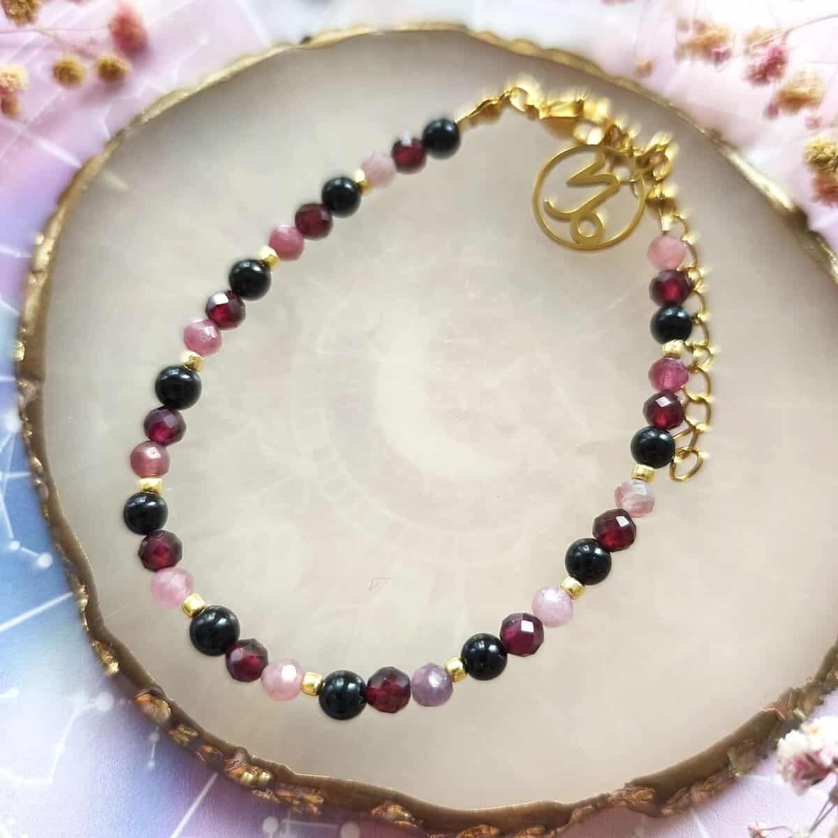 ✦ Koziorożec ✦ bransoletka złota na lince 3 koziorożec bransoletka znak zodiaku na lince zapinana złote przekładki detal