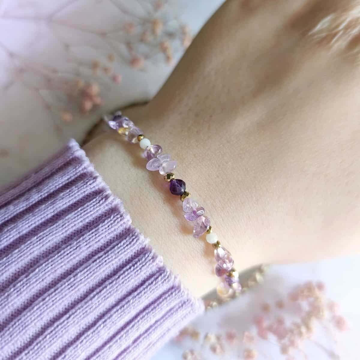 ametyst jasna bransoletka nieregularna ręka